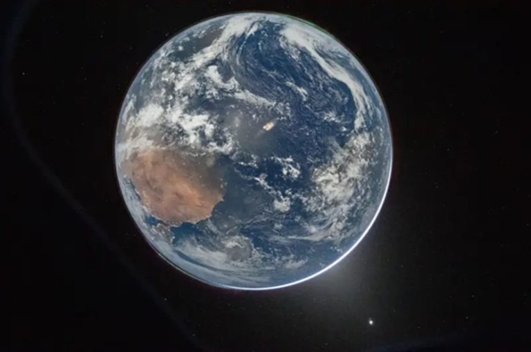 Artemis II chega à Lua e comandante realiza sonho de 2016