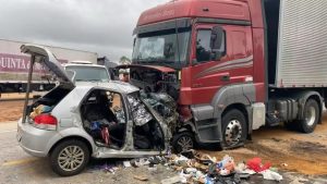 Feriado trágico: Dois acidentes terminam em 14 mortes nesta terça