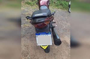 Homem é detido por adulterar placa de moto durante abordagem em Joaçaba