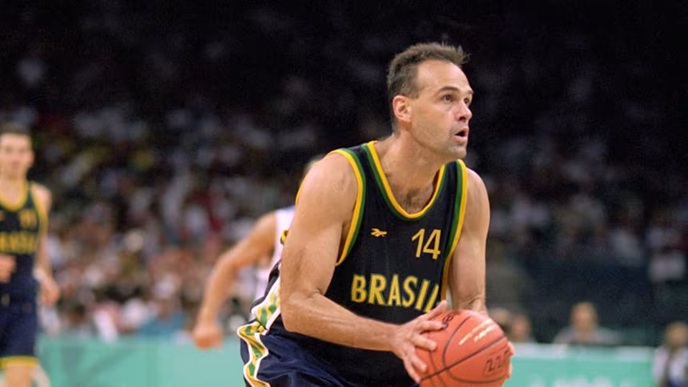 Lenda do basquete brasileiro, Oscar Schmidt morre aos 68 anos
