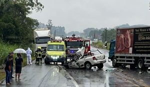 Vídeo: Gravíssimo acidente deixa dois mortos em SC