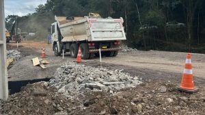 Trânsito entre Iomerê e Treze Tílias deve ser liberado em meia pista nesta terça-feira