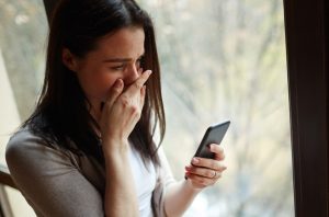 Homem terá que indenizar mulher por enviar fotos íntimas no Oeste