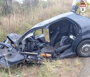 Jovem fica preso às ferragens em grave acidente na SC-120