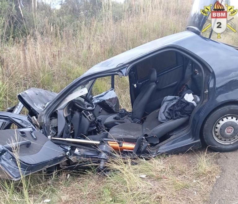 Jovem fica preso às ferragens em grave acidente na SC-120