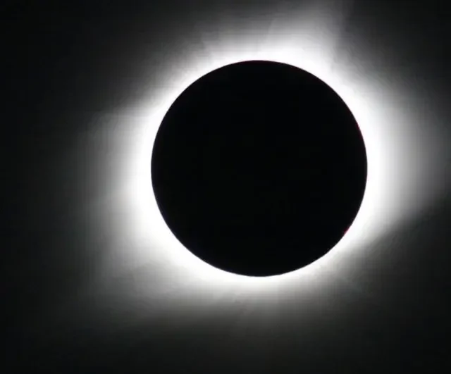 Eclipse solar mais longo do século se aproxima; saiba se será visível no Brasil