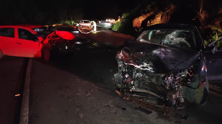 Colisão entre três veículos deixa um morto e criança ferida em Chapecó