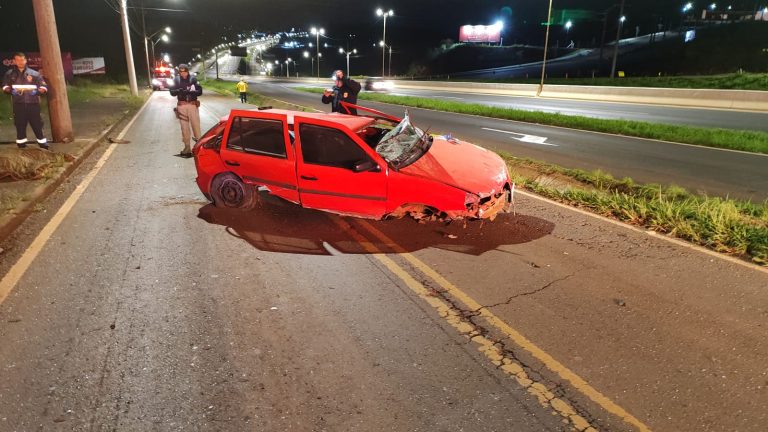 Motorista morre após saída de pista seguida de capotamento em Chapecó