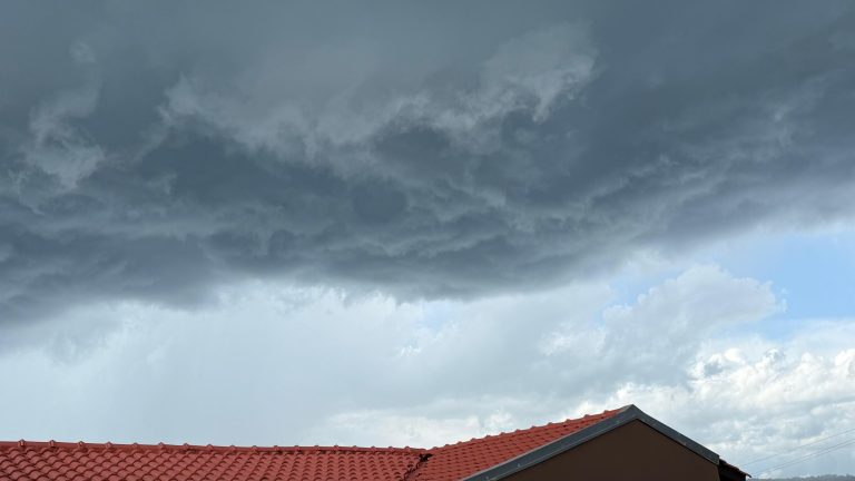 Frente fria avança e traz alerta de temporais para o Meio-Oeste e SC neste domingo