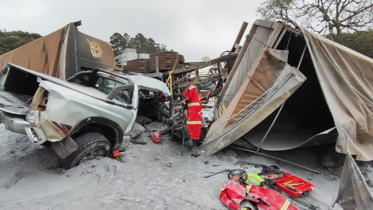 Grave acidente na BR-282 mobiliza helicóptero e resgate complexo em Cordilheira Alta
