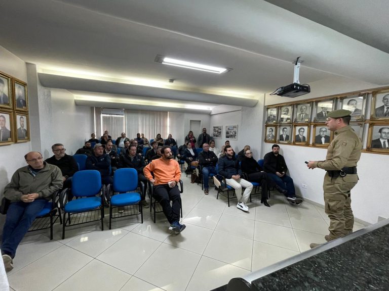 PM faz reunião com empresários sobre serviço de motofrete em Joaçaba