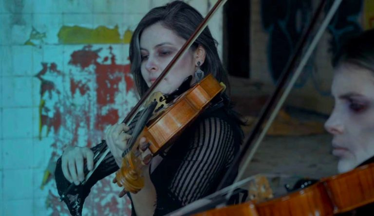 Violista de Joaçaba grava clipe com Bruce Dickinson, do Iron Maiden