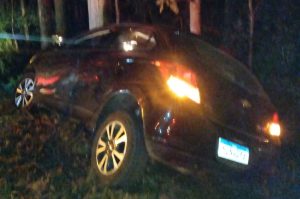 Motorista fica ferido após sair da pista e bater contra árvore na SC-350