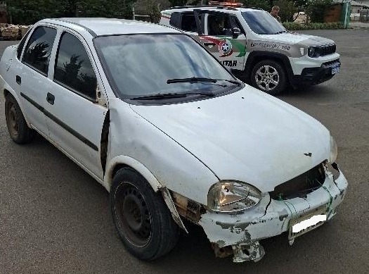 PM recupera carro furtado e prende jovem por receptação em Campos Novos