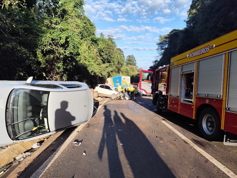 Acidente envolvendo cinco veículos termina com morte em Chapecó