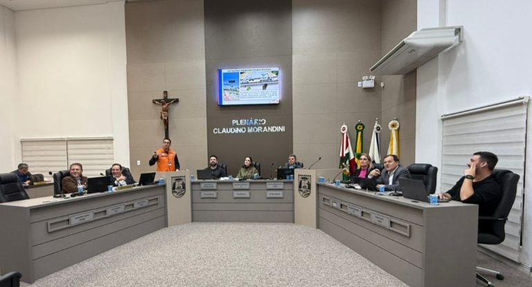 Coordenador da Defesa Civil apresenta ações e alerta para riscos climáticos em sessão da Câmara de Joaçaba