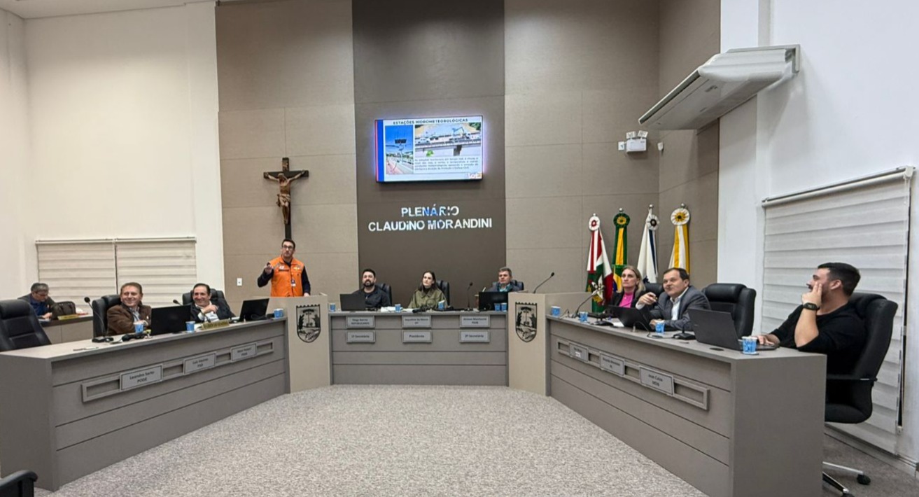 Coordenador da Defesa Civil apresenta ações e alerta para riscos climáticos em sessão da Câmara de Joaçaba