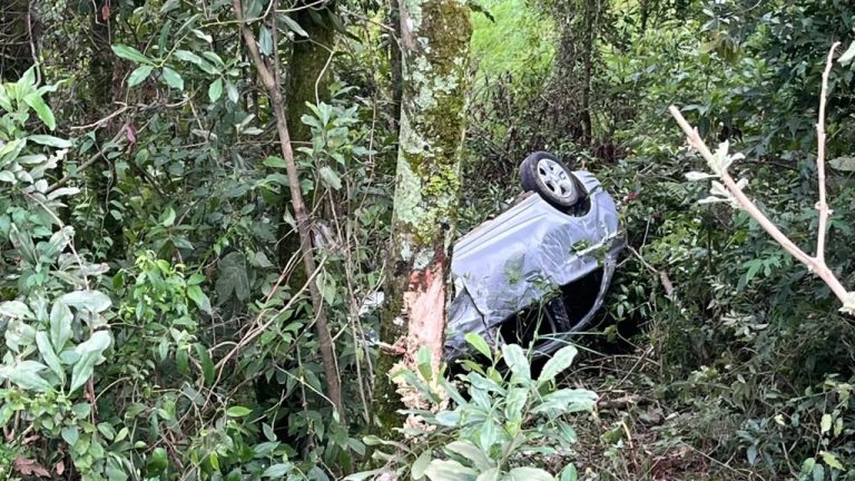 Queda em ribanceira mobiliza salvamento aéreo no Oeste