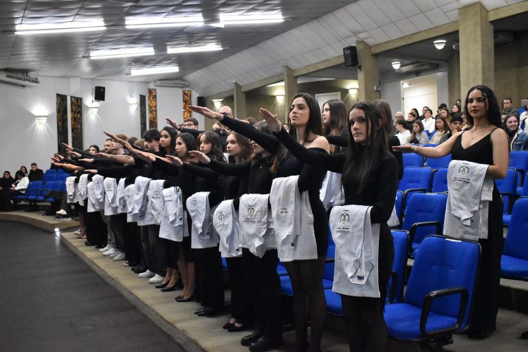 Cerimônia marca início da trajetória dos estudantes de Farmácia da Unoesc Joaçaba