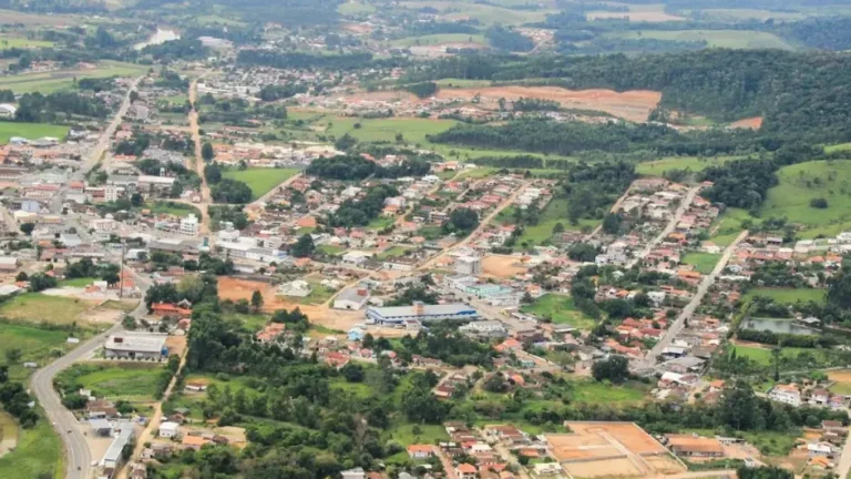 Motorista bêbado tenta subornar policiais com R$ 62 e acaba preso no interior de SC