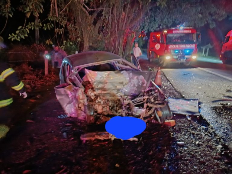 Grave acidente com três veículos deixa um morto e dois feridos em SC (fotos)