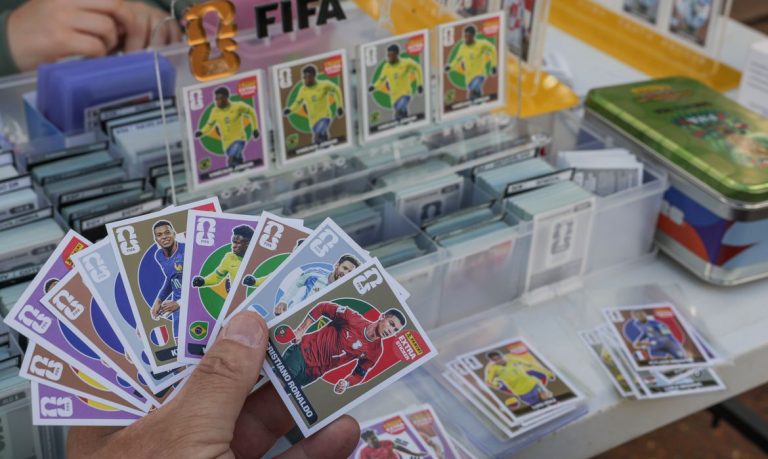 Como fazer para baixar o alto custo do álbum da Copa do Mundo
