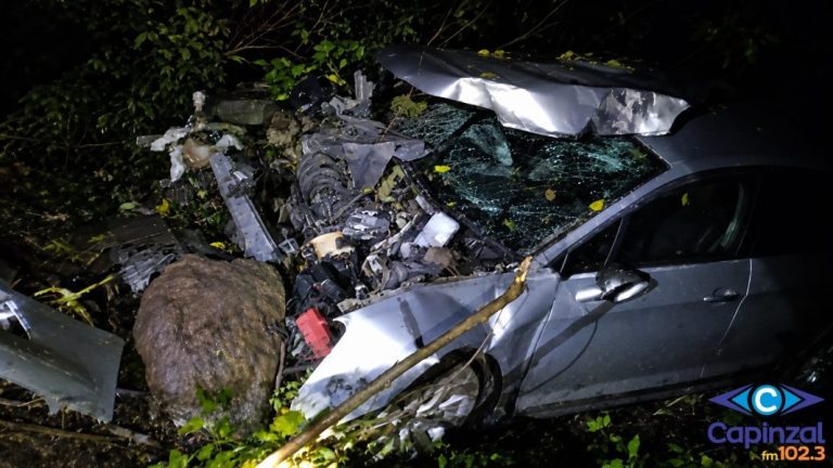 Veículo sai da pista e cai em ribanceira em Jaborá