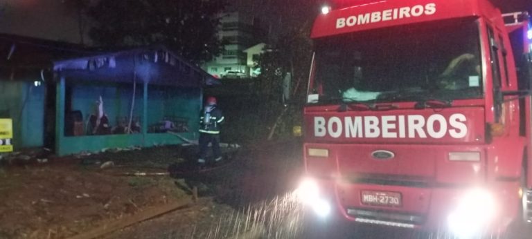 Homem fica ferido ao resgatar criança durante incêndio em Irani
