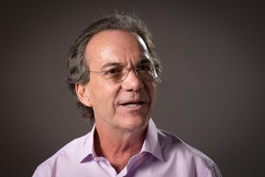 Décio Lima pede na Justiça anulação de medalha a Carlos Bolsonaro em SC