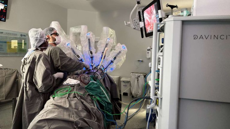 Realizada realiza primeira cirurgia robótica oncológica pelo SUS em SC