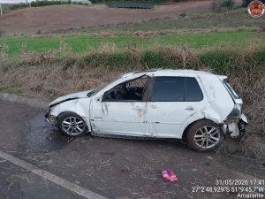 Motorista é arremessado para fora de carro após acidente na SC-135 em Videira