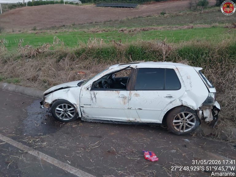 Motorista é arremessado para fora de carro após acidente na SC-135 em Videira