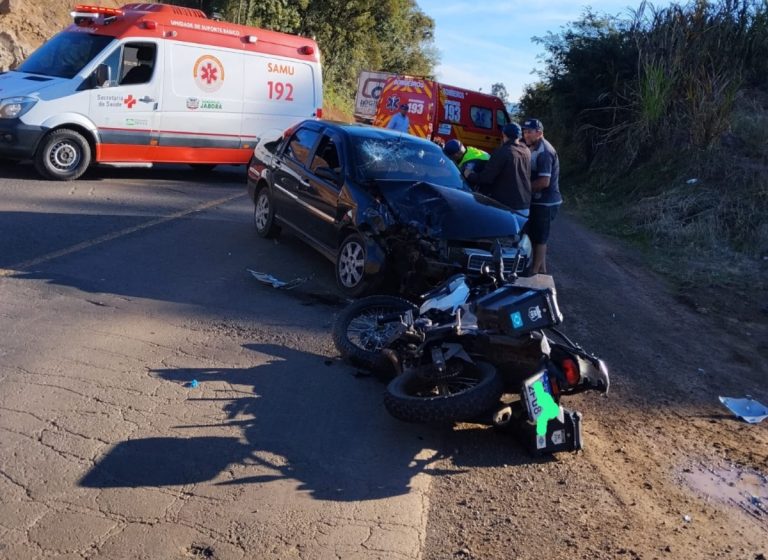 Motociclista e motorista ficam feridos em colisão frontal na SC-355, em Jaborá