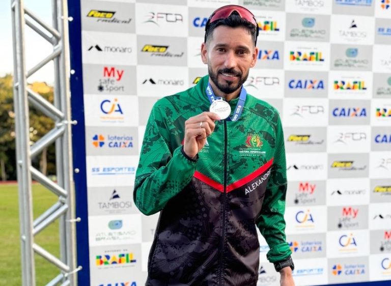 Dose dupla: Douglas Silva conquista pódios na Maratona do Rio e no Estadual