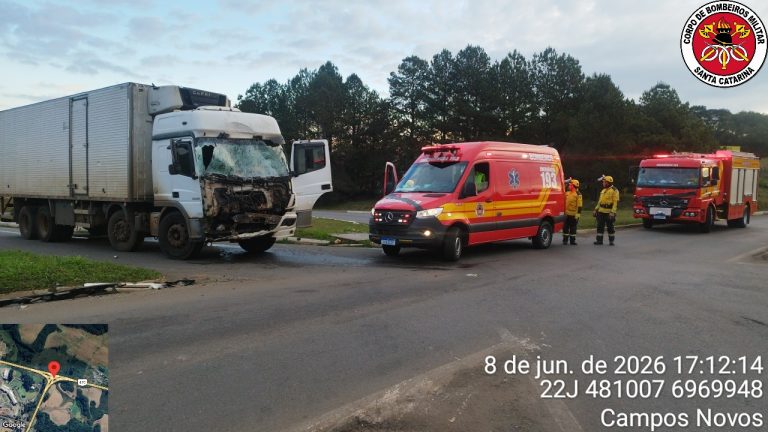 Colisão entre caminhões mobiliza equipes de resgate na BR-282 em Campos Novos