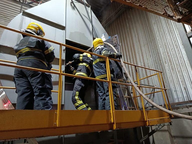 Princípio de incêndio em indústria mobiliza bombeiros em Santa Cecília