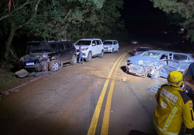 Grave acidente envolvendo quatro veículos deixa vários feridos e um morto no Oeste