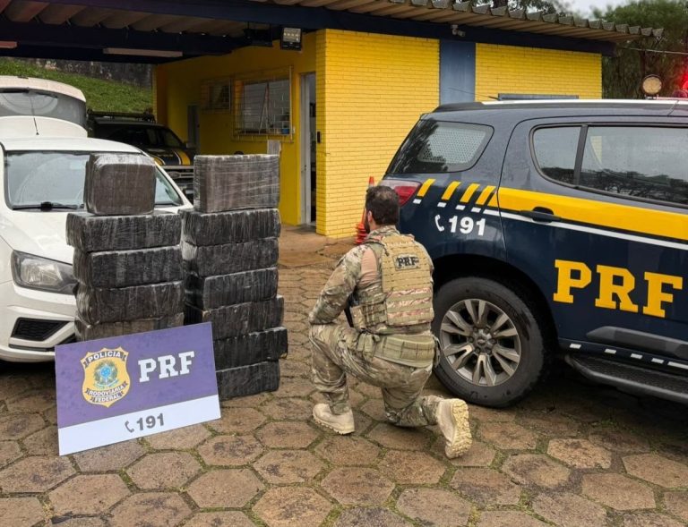 PRF apreende quase 300 quilos de maconha escondidos em carro no Oeste