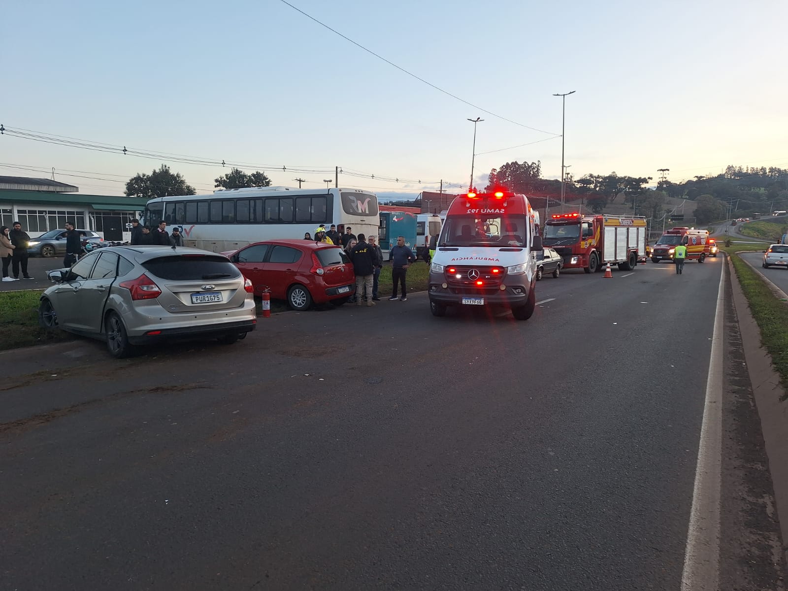Grave colisão frontal deixa seis feridos na BR-282, no trevo da Femi em Xanxerê