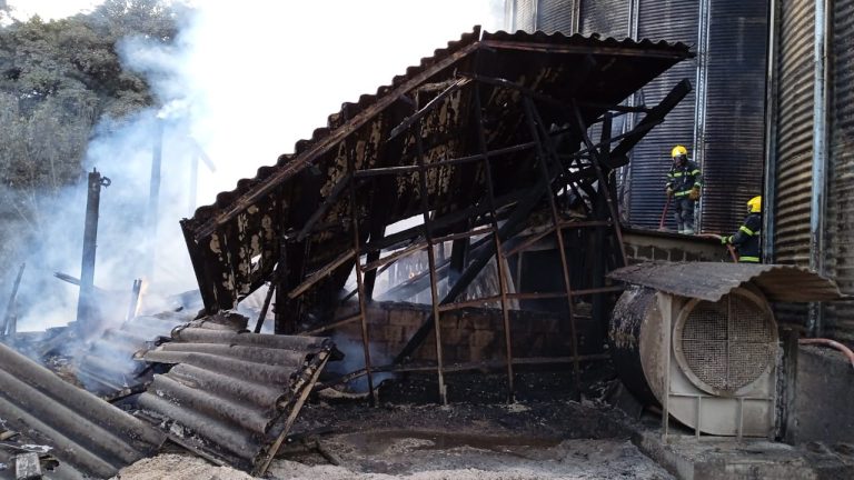 Incêndio mobiliza bombeiros e Defesa Civil em Jaborá
