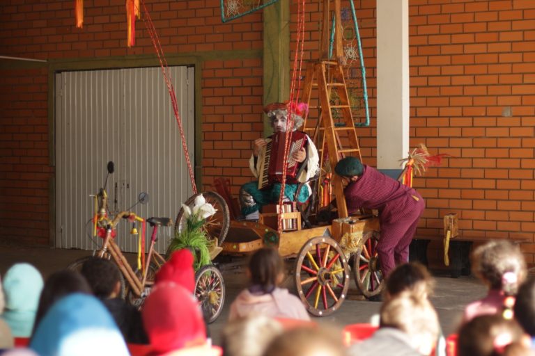 Teatro leva cultura e inclusão a estudantes da área rural de Joaçaba