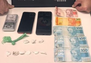 Homem é preso por tráfico de drogas após abordagem da PM em Herval d’Oeste