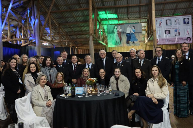 Rotary Club de Herval d’Oeste prestigia Assembleia Distrital e posse de novo Governador