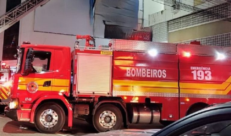 Incêndio destrói residência em Fraiburgo e deixa morador ferido com queimaduras