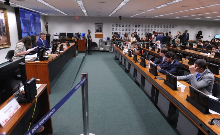 CCJ da Câmara aprova avanço de proposta que reduz maioridade penal para 16 anos