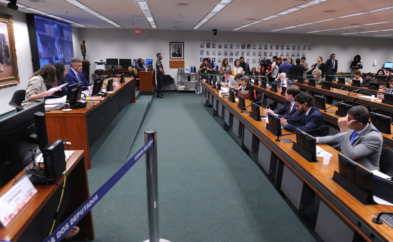 CCJ da Câmara aprova avanço de proposta que reduz maioridade penal para 16 anos