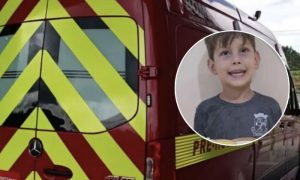 Menino de 5 anos morre após cair de caminhão em SC