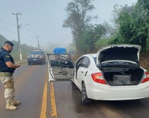 PRF apreende 120 quilos de maconha e prende trio após perseguição no Oeste