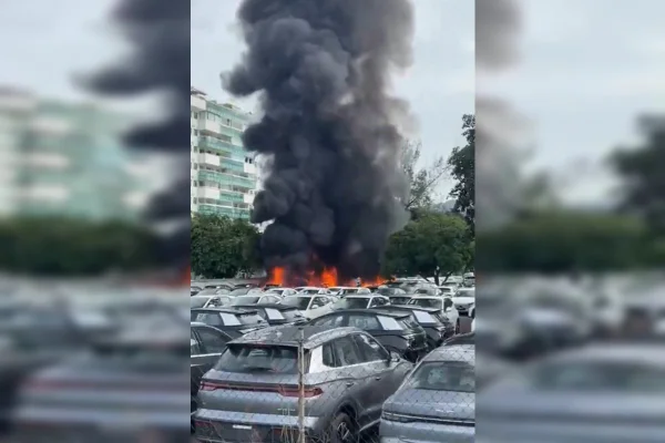 Acidente entre helicópteros deixa 6 mortos e incendeia carros no Rio de Janeiro