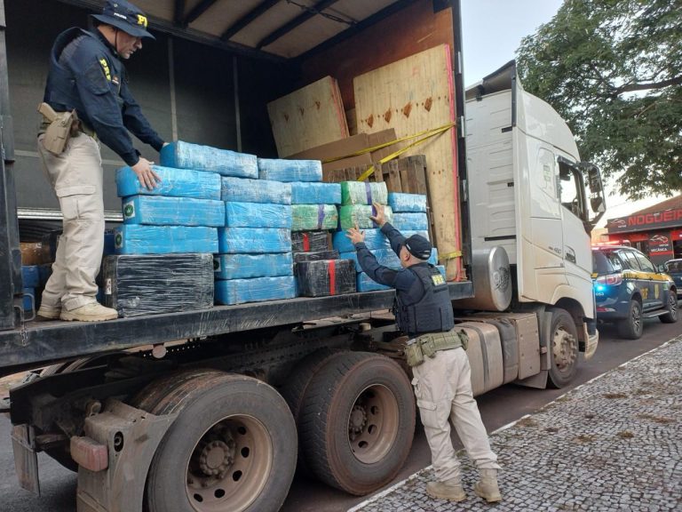 Caminhoneiro de Herval é preso com quase duas toneladas de maconha no PR
